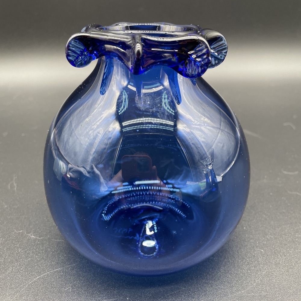 Signed Cobalt Blue Art Glass Vase 4.5" Hand Blown Pinched Leaves Gibson? 41975